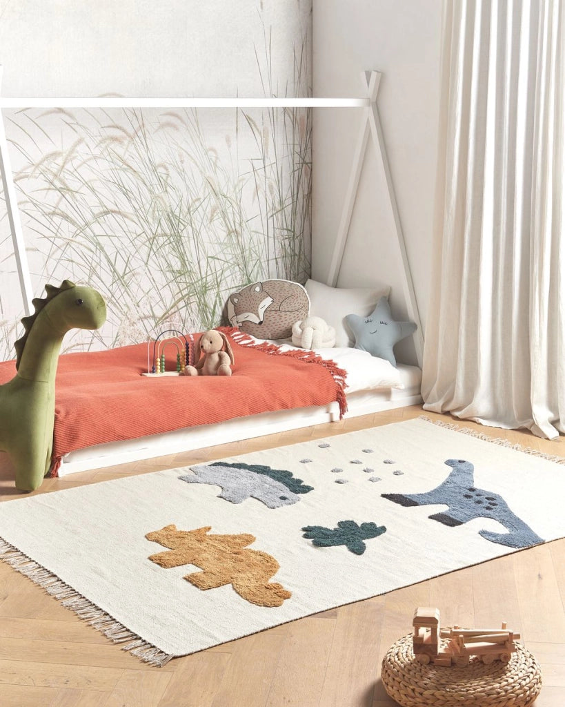 Tappeto per bambini in cotone beige 140 x 200 cm con motivo di dinosauro animale e nappe, tessuto a mano.
