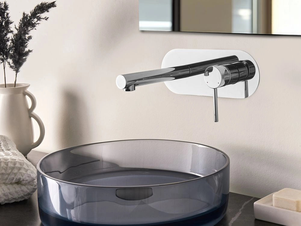 Rubinetto miscelatore da lavabo a parete in ottone color argento con singola maniglia