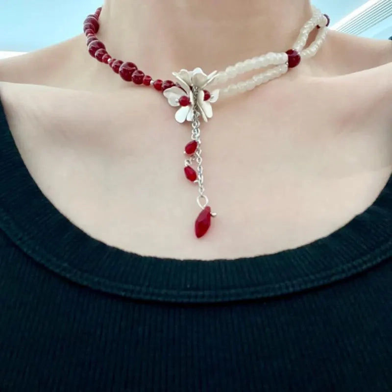 Collana con nappa di fiori di cristallo fatta a mano: gioiello a doppio strato con perline