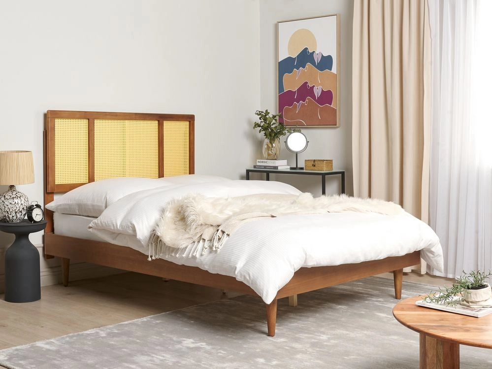 Letto moderno con rete a doghe testata a treccia viennese in legno chiaro 140 x 200 cm camera da letto