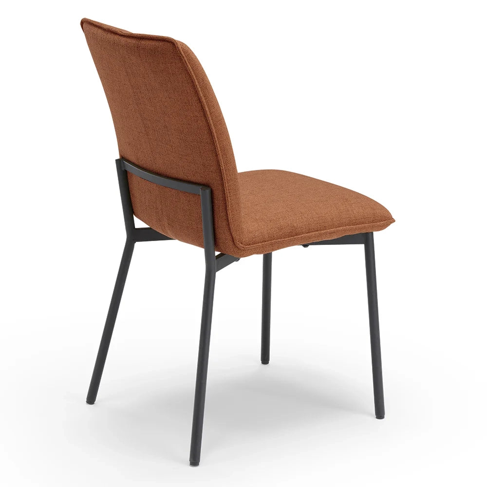 Sedia imbottita CAMILLA per cucina, sala da pranzo e soggiorno, design moderno, gambe coniche robuste finitura ghisa, schienale e seduta rivestiti con tessuto effetto doppio tono colore Ruggine