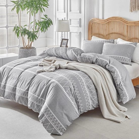 Tappeto da letto 200 x 200 cm - Stile bohemien - Set di 1 + 2 copriscendile - Microfibra 

Modello: 
Peso: 
Materiali: Microfibra 
Dimensioni: 200 x 200 cm 
Colore: 
Set composto da: 
1 Tappeto da letto 
2 Copriscendile