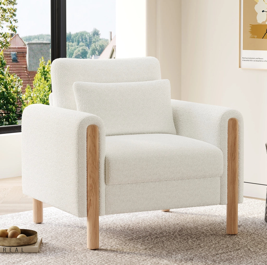 Poltrona lounge in Teddy bianco con cuscino spesso e struttura in legno massello