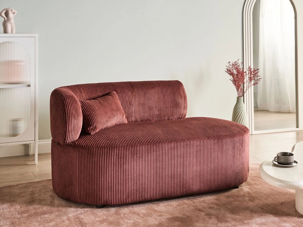 Chaise longue con rivestimento in velluto a coste rosso e cuscino decorativo lato sinistro