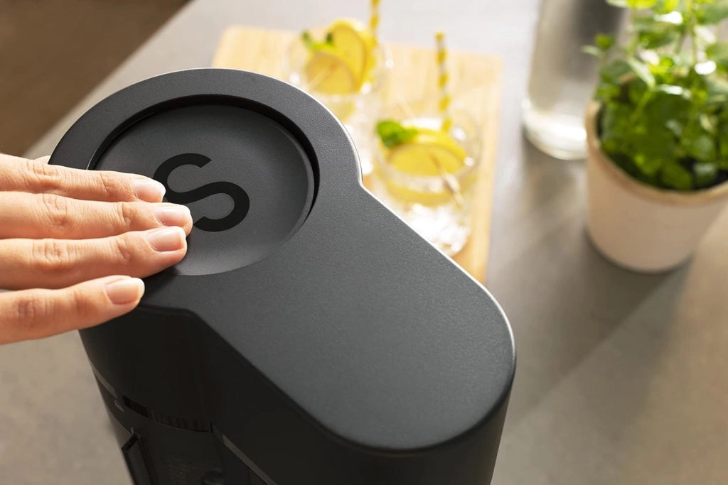 Aeratore Logan Starter Set con cilindro CO₂, con 2 bottiglie di vetro (850 & 600 ml) e 1 bottiglia in PET (850 ml), colore nero opaco, altezza 42,6 cm