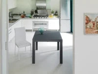 E-STYLO Tavolo allungabile con top in vetro temperato grigio e gambe in metallo grigio, 90cm X 90/163,5cm H. 76cm.