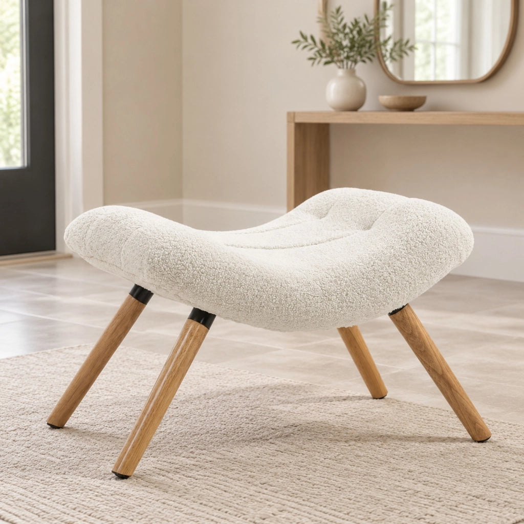Pouf imbottito crema con gambe in legno di faggio