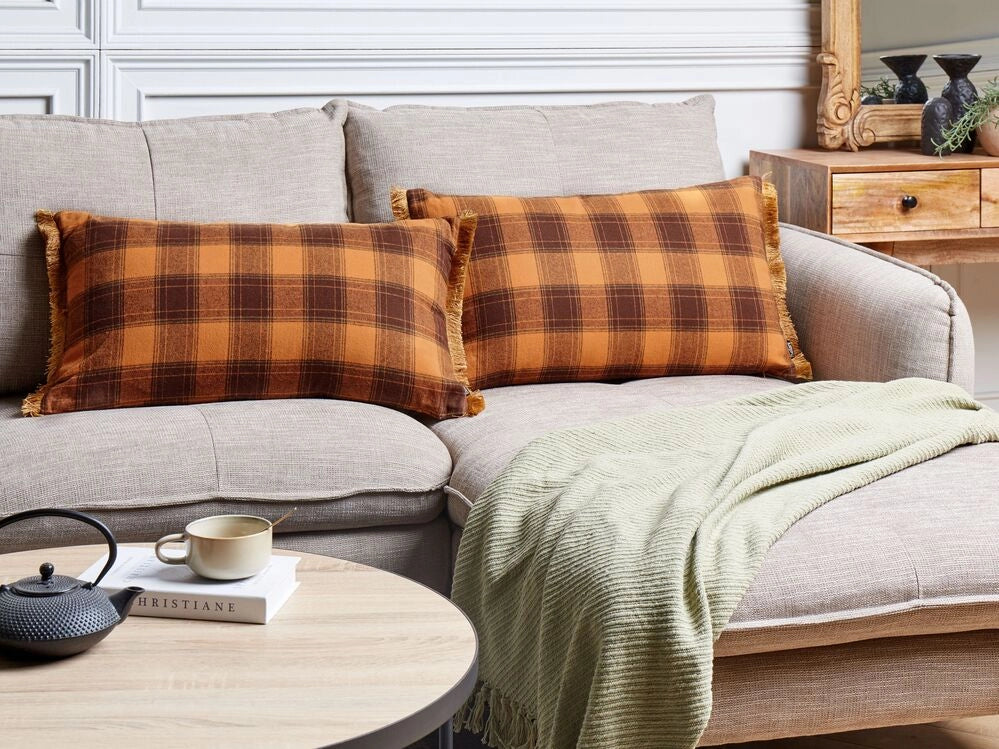 Set di 2 cuscini decorativi con motivo a scacchiera e nappe rettangolari nero e arancione 40 x 70 cm camera da letto soggiorno stile retrò