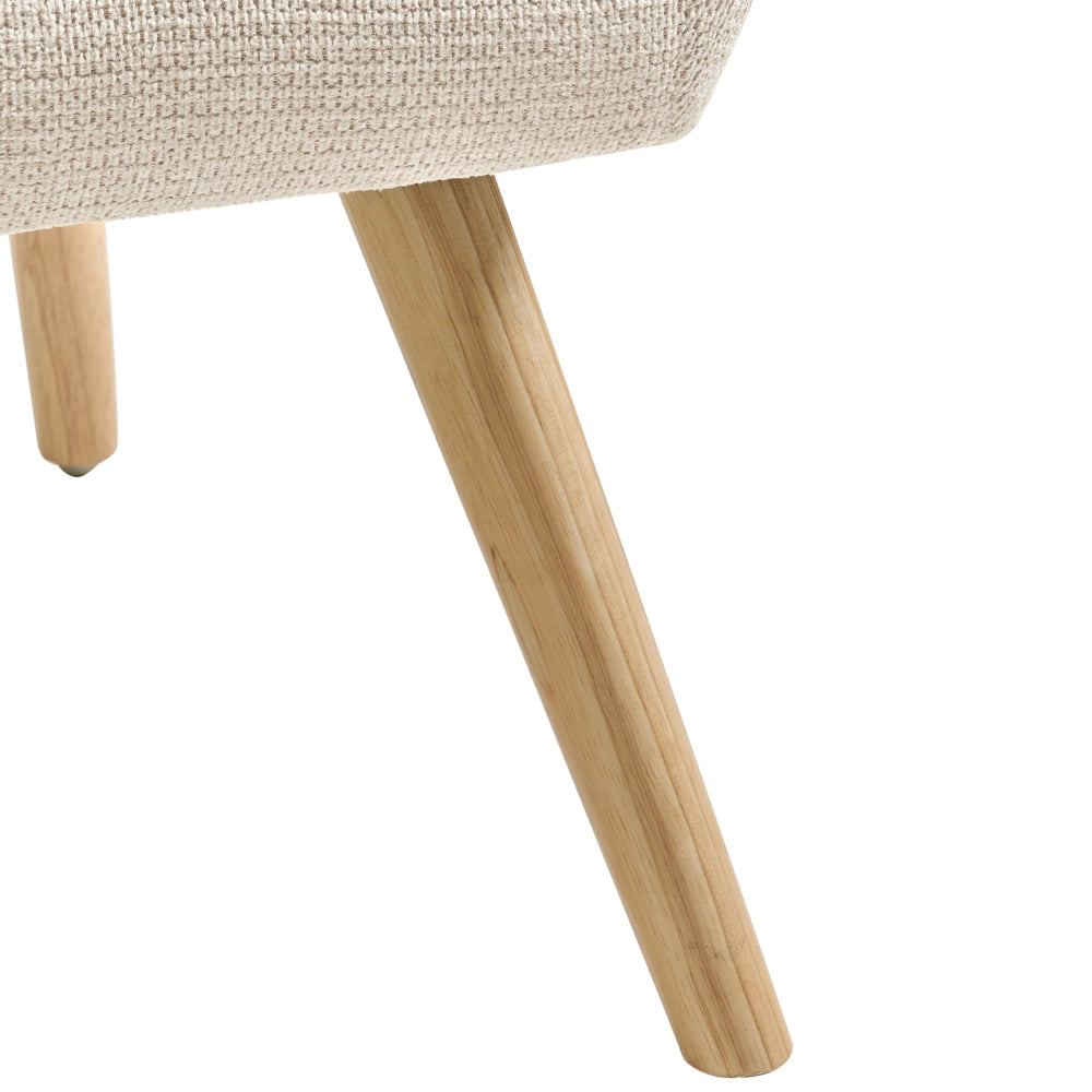 Poltrona in tessuto beige chiaro in stile retrò Rivestimento idrorepellente Gambe in legno di gomma con braccioli