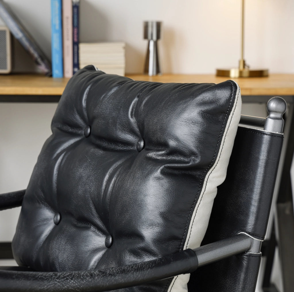 Poltrona Mid Century Modern con braccioli in pelle e metallo nera