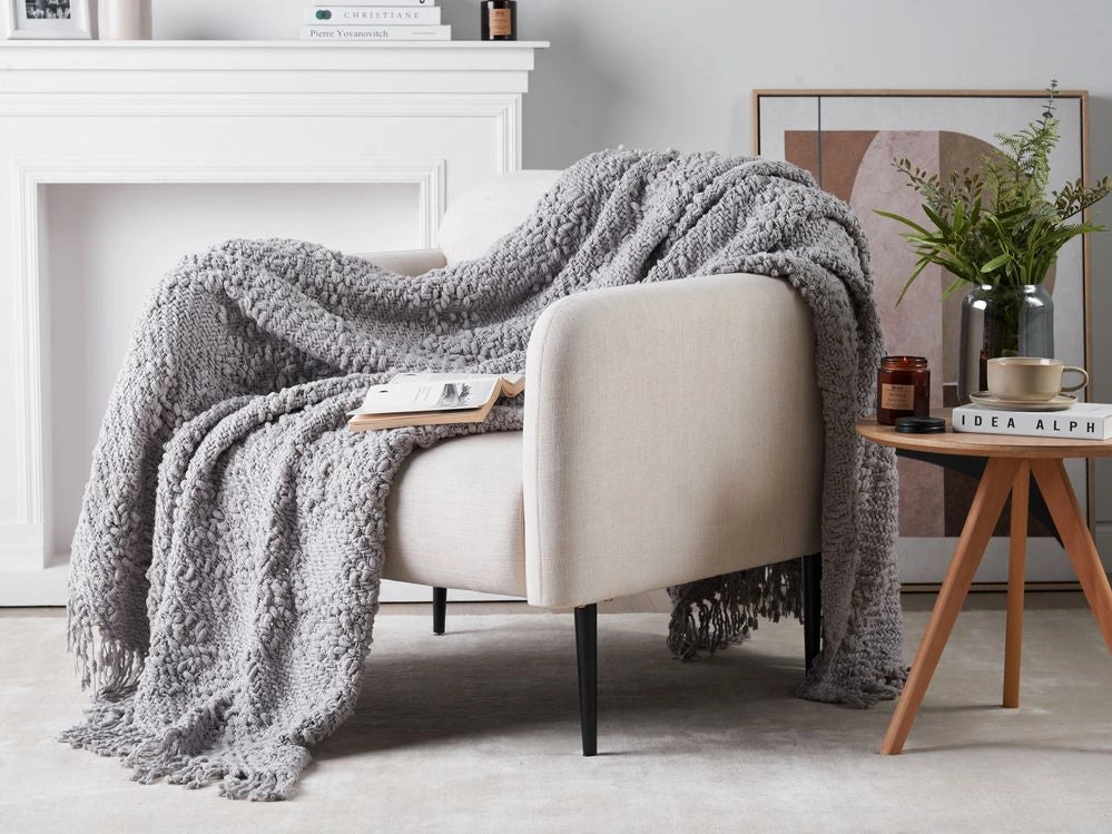 Coperta di cotone intrecciata con nappe grigio 150 x 200 cm morbida classica