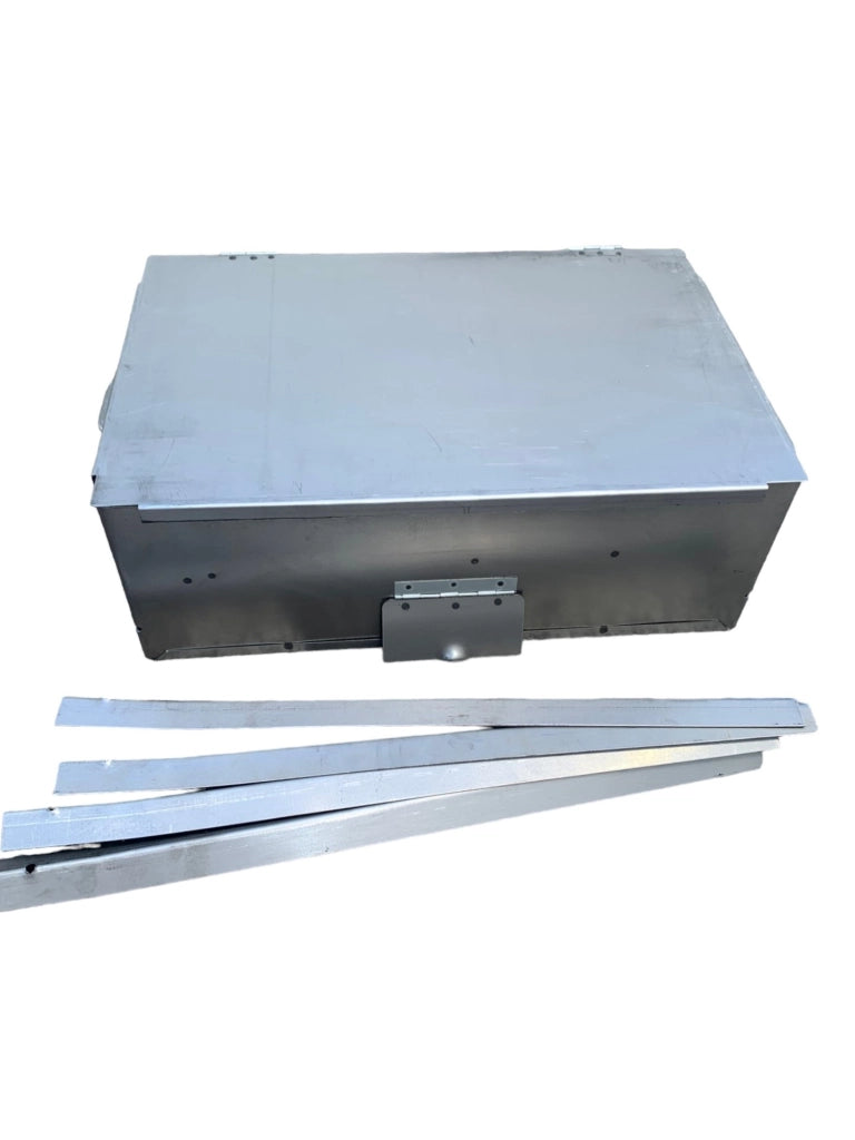 Barbecue in ferro con griglia in acciaio, con coperchio richiudibile, piedi estraibili, per legna o carbone, portatile 50x35 cm
