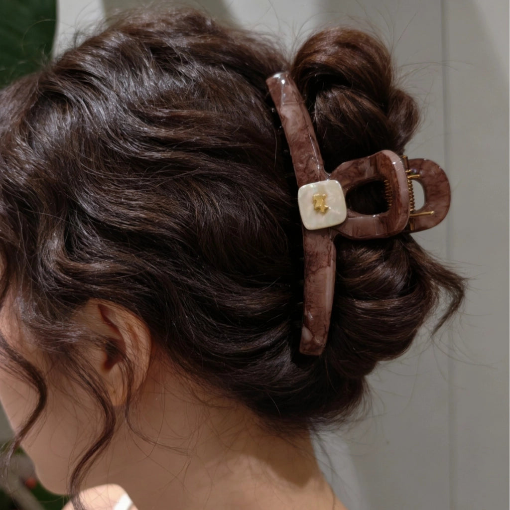 Nuova grande molletta per capelli a forma di squalo, ideale per acconciature raccolte sulla nuca.