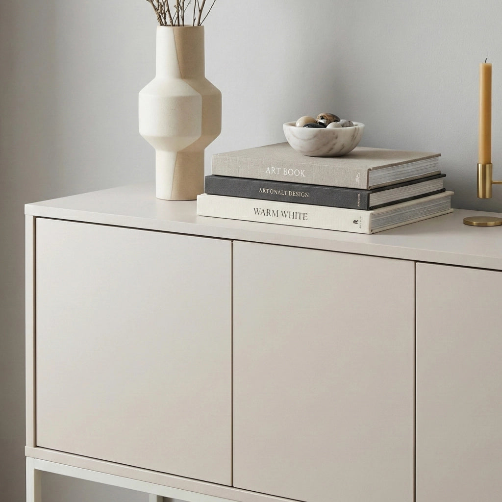 Armadietto Boxholm Credenza Bassa con 3 Ante Push-Open 120x30x55 cm Avena Oatmeal [en.casa]
