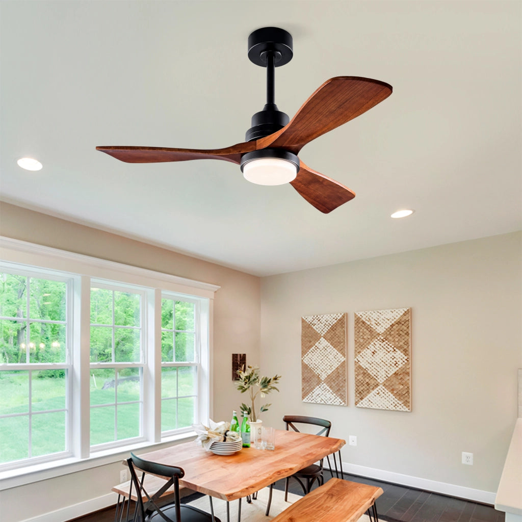 Ventilatore da soffitto con luce LED; motore DC reversibile; telecomando e pale in legno nero e noce scuro