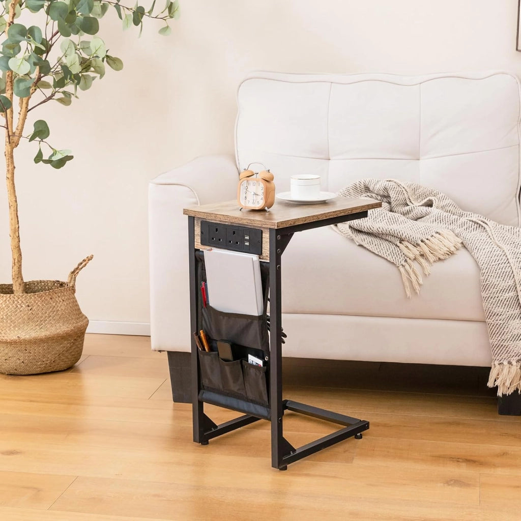 Set di 2 tavolini a forma di C con stazione di ricarica, estremità del divano con borsa laterale, 2 prese e 2 porte USB, comodino, per soggiorno, camera da letto, 40 x 30 x 60 cm