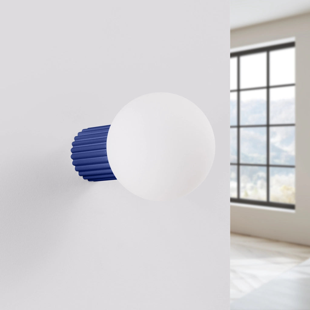 Applique moderna SFERA ultramarina sfera bianca IP44 G9