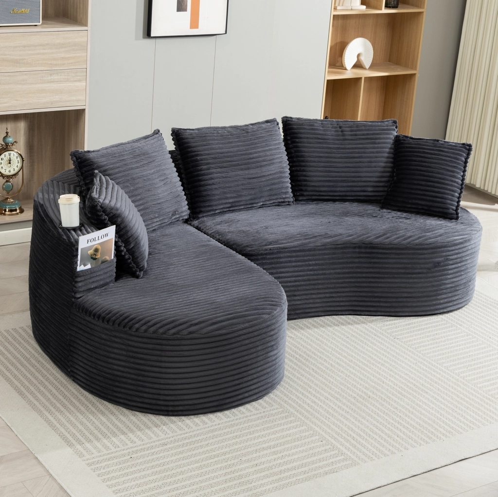 Divano curvo in corduroy grigio scuro con portabicchieri