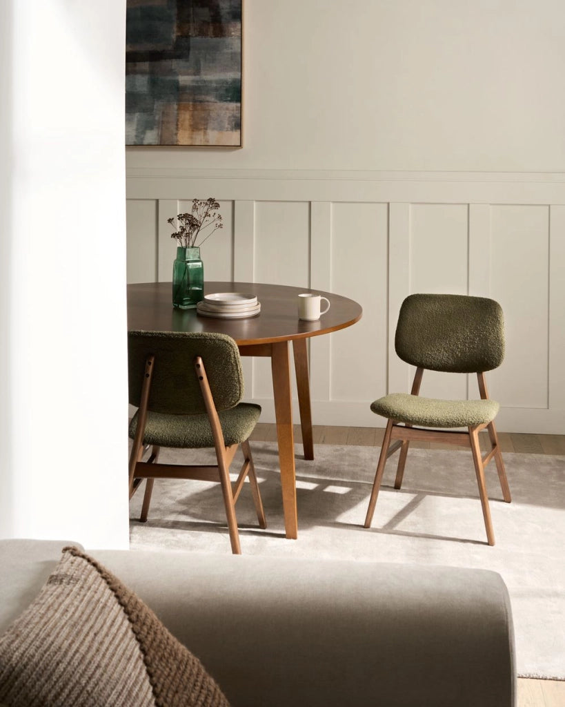 Set di 2 sedie da pranzo Struttura in legno di gomma scuro Seduta in tessuto boucle verde Design retrò senza braccioli