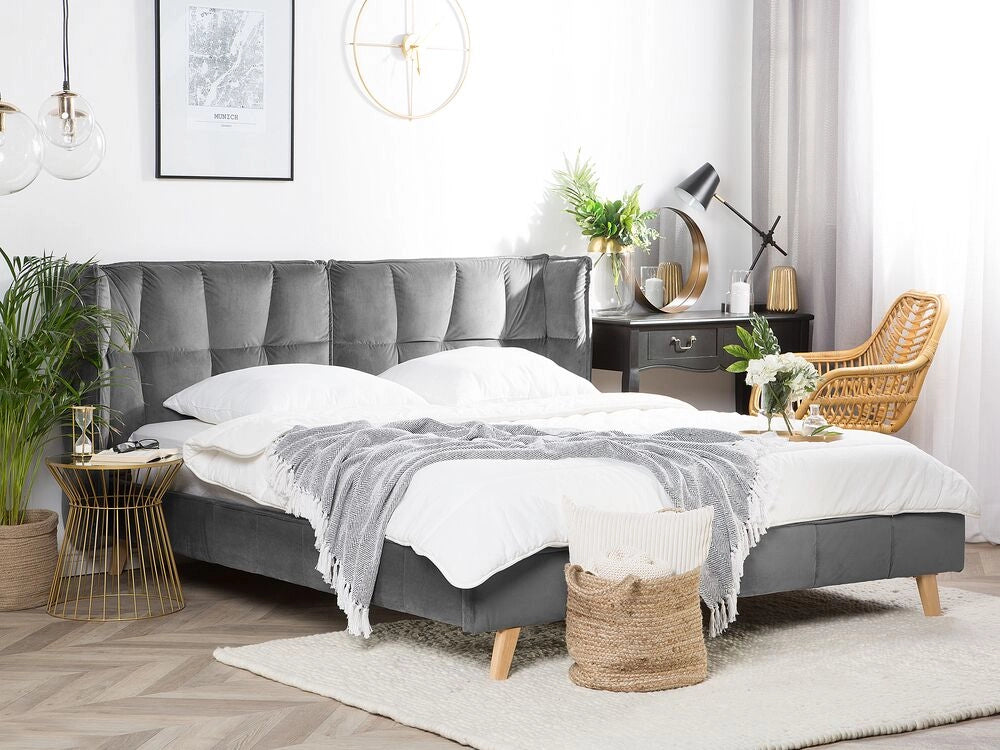 Letto Tappezzeria trapuntata in velluto grigio Gambe in legno chiaro 160 x 200 cm doghe con testiera regolabile Wingback