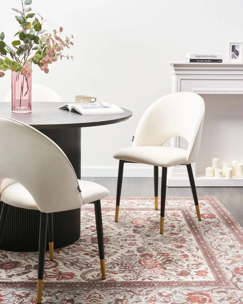 Set di 2 sedie da pranzo rivestimento in velluto beige chiaro gambe nere stile glamour retrò