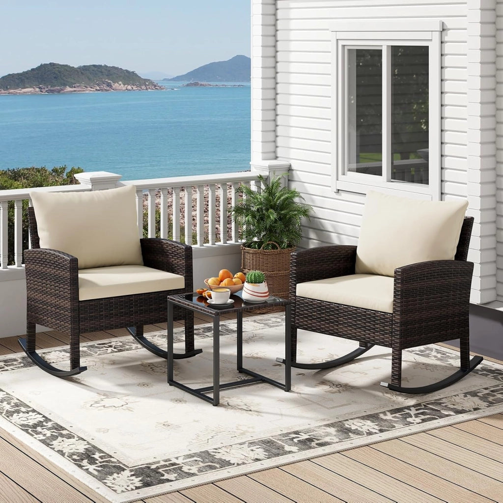 Set Salotto da Giardino in Rattan, Set Mobili da Eterno con 2 Poltrone a Dondolo, Tavolino in Vetro Temperato e Comodi Cuscini con Fodera Lavabile per Cortile e Balcone (Beige)