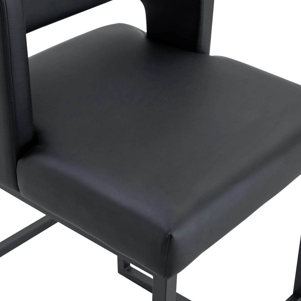 Sgabello da bar con seduta imbottita; gambe in metallo e rivestimento in PU nero