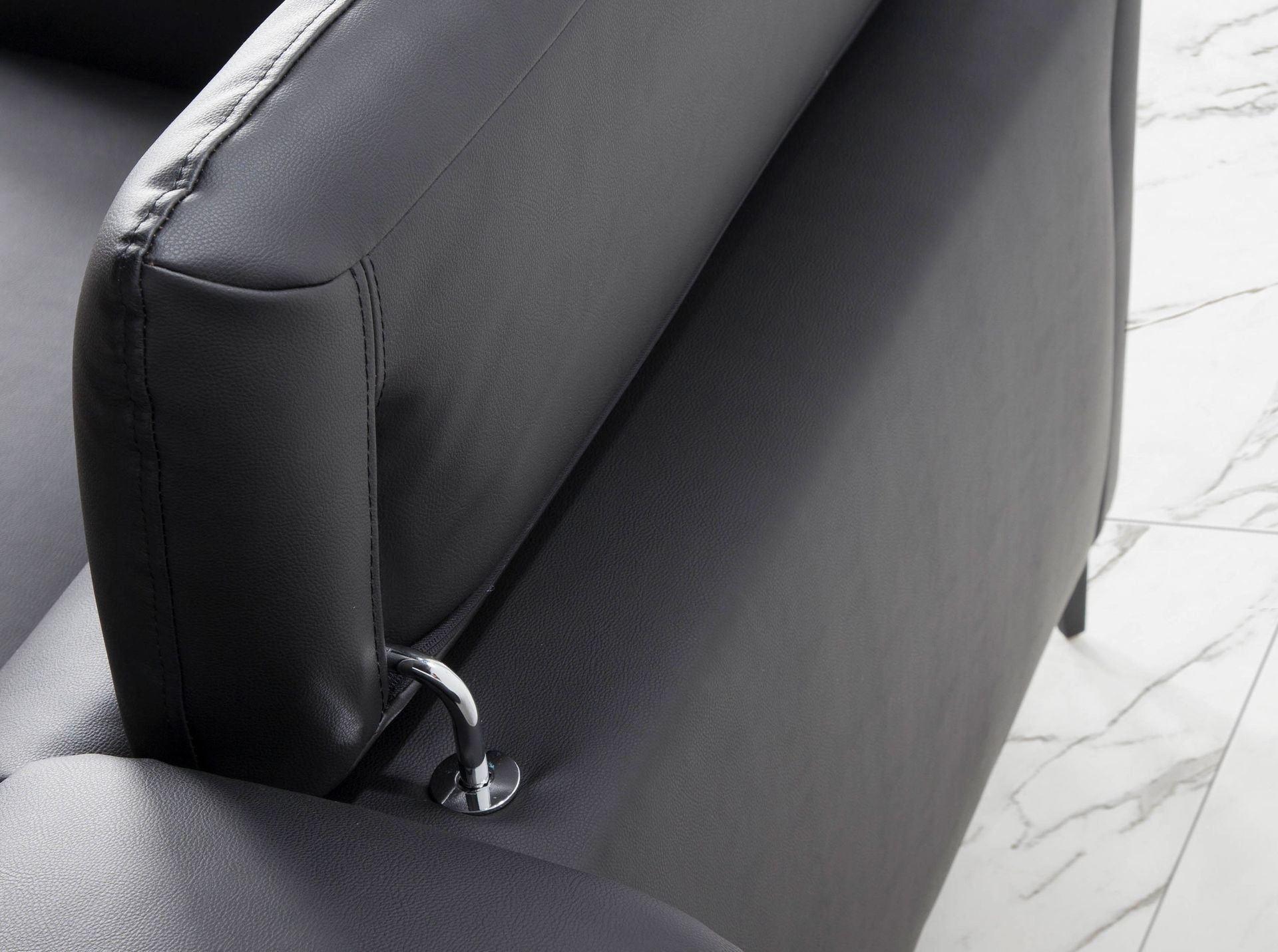 Divano a 2 posti in pelle nera