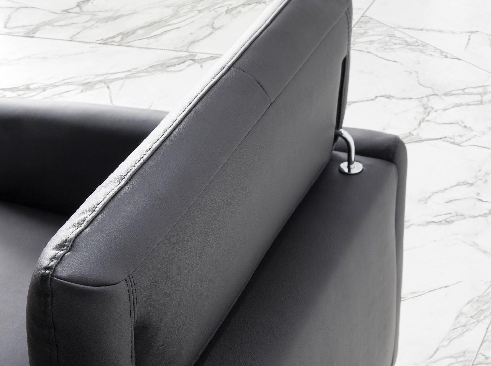 Divano a 3 posti in pelle nera