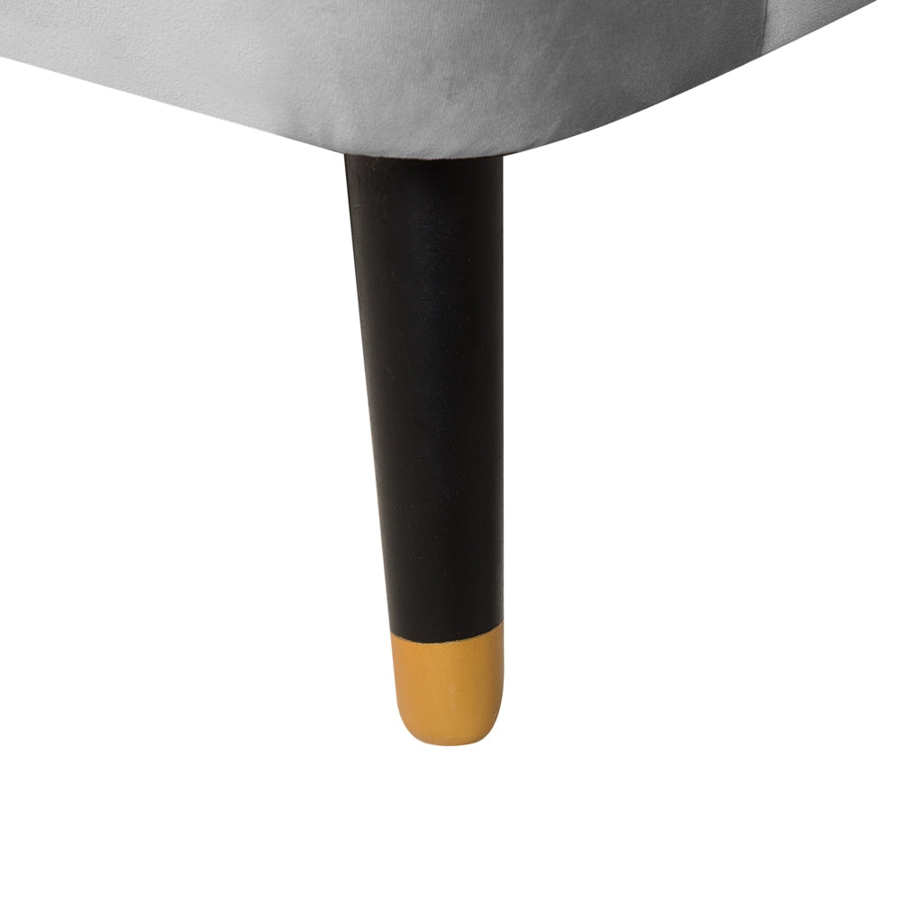 Divano in velluto grigio chiaro a 3 posti con braccioli incassati sullo schienale gambe in legno