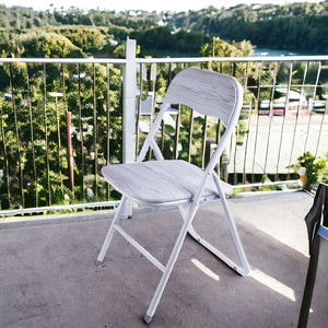 Sedia Pieghevole Salvaspazio Seduta e schienale in PVC Struttura Metallo Grigio Chiaro