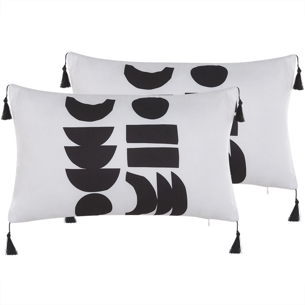 Set di 2 cuscini motivo geometrico nappe 30 x 50 cm bianco e nero