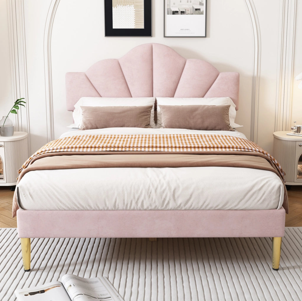 Letto imbottito 140x190 cm; testiera a conchiglia; velluto rosa (Senza materasso)