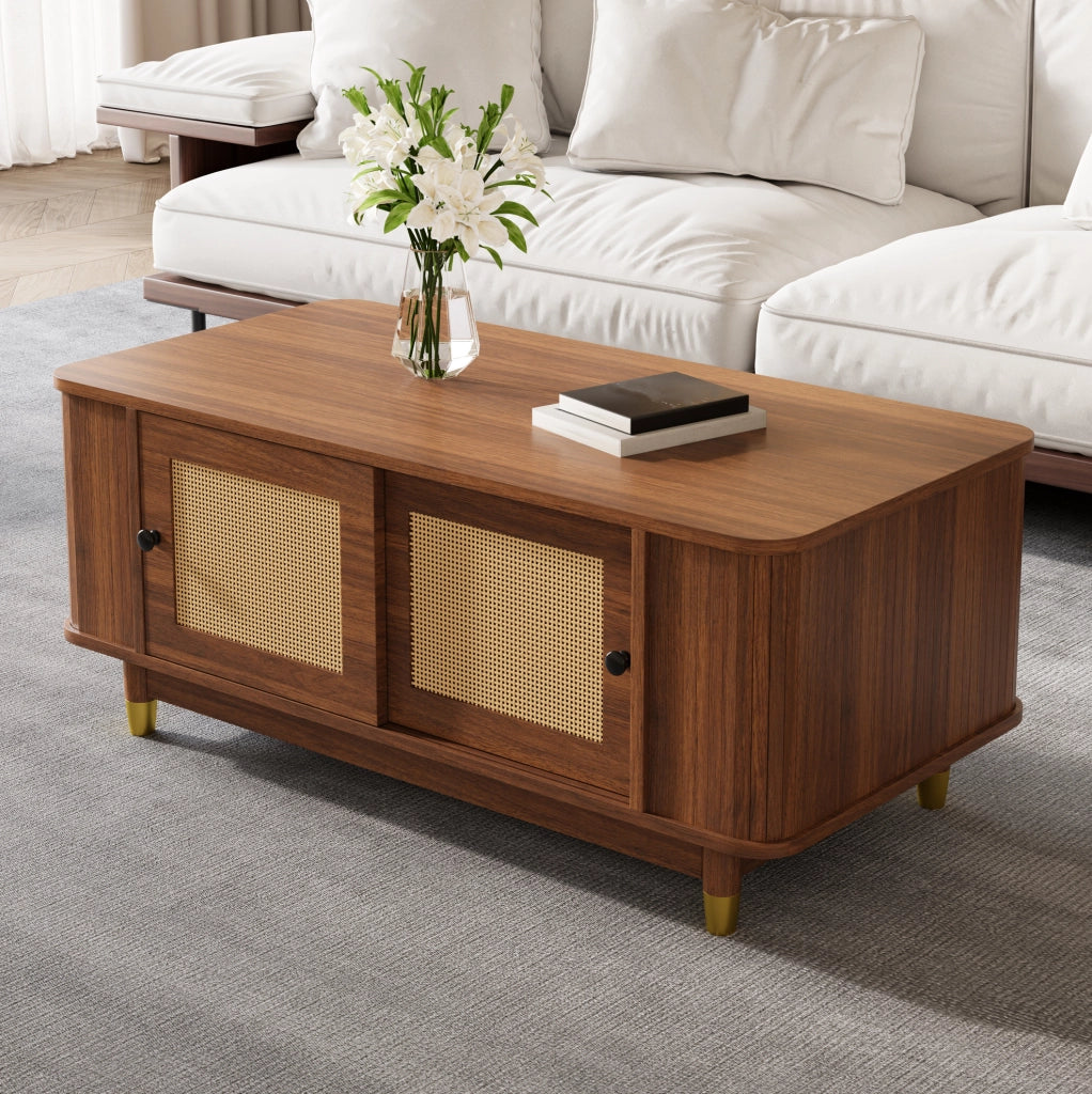 Tavolino da salotto con porte scorrevoli in rattan; vano contenitore; MDF; noce