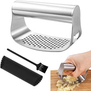 Presineggiatore di Aglio - 304 Acciaio Inox - Resistente alla Lavastoviglie - Facile da Pulire - Tritacarote di Aglio - Spatola di Silicone - Spazzola di Pulizia - Nero Presineggiatore di Aglio