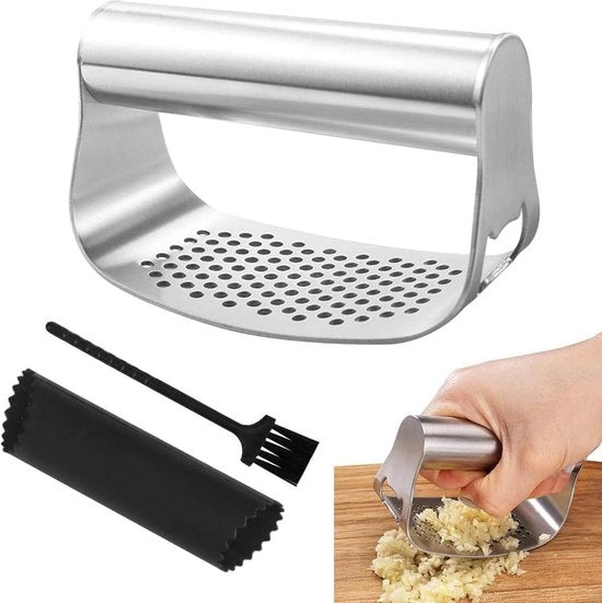 Presineggiatore di Aglio - 304 Acciaio Inox - Resistente alla Lavastoviglie - Facile da Pulire - Tritacarote di Aglio - Spatola di Silicone - Spazzola di Pulizia - Nero Presineggiatore di Aglio