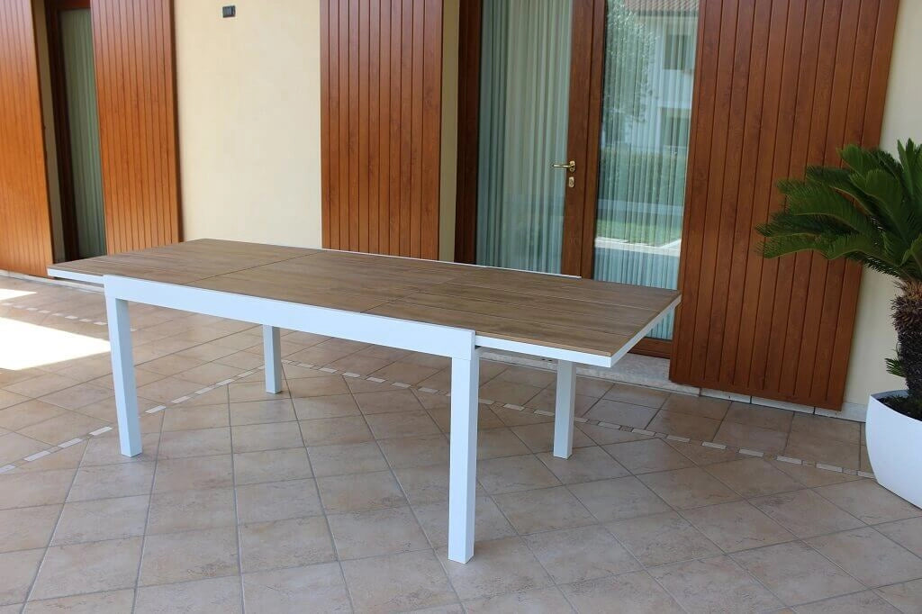Tavolo da Giardino Allungabile piano in finto Legno 200/300x95 - URBAN