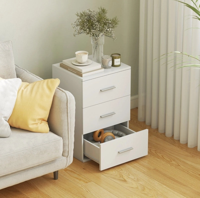 Comodino ULEVR 40x35x60 cm con 3 cassetti e piano d'appoggio, MDF bianco con maniglie argento