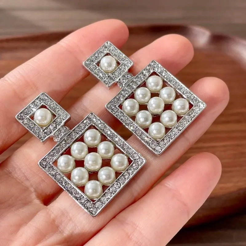 Collana e orecchini fatti a mano con zirconi, diamanti e perle, regalo di Natale o di compleanno.