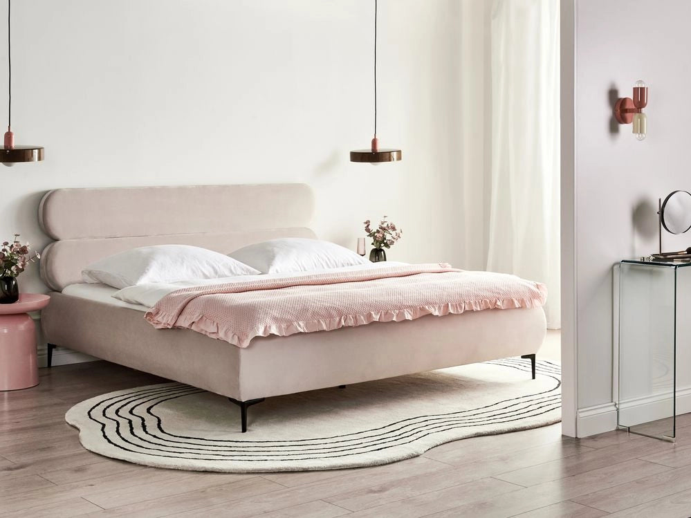 Letto con rete in velluto beige chiaro 180 x 200 cm testata gambe in metallo nero camera da letto classica minimalista