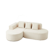 Divano angolare a L con chaise longue; braccioli curvi e cuscini in velluto a coste beige