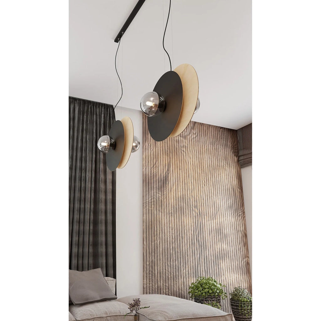 Sospensione Minimal Nordica Brigid 4 Luci In Acciaio Nero E Legno Vetro Fumè