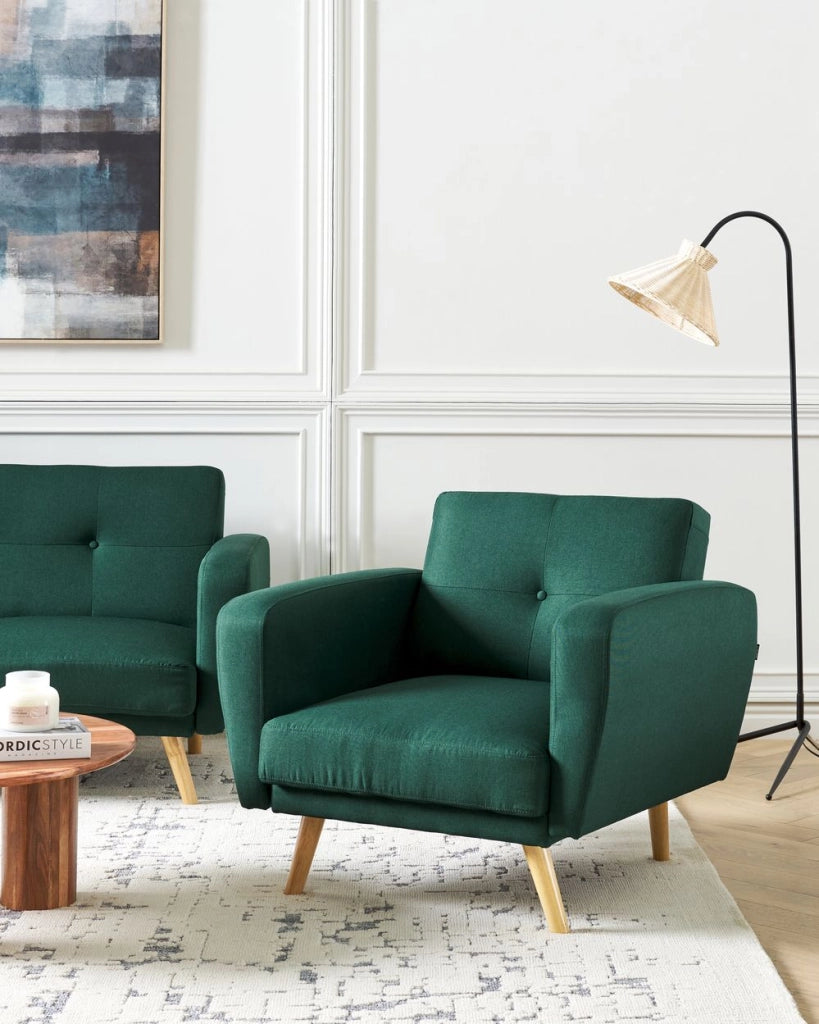 Poltrona imbottita in tessuto verde trasformabile schienale regolabile gambe in legno soggiorno moderno e minimalista