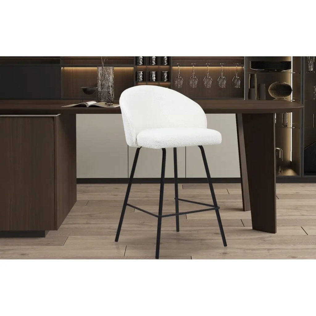 Sedia da banco 'Juni' in Bouclé Bianco, dimensioni: H87 x L52 x P51 cm.