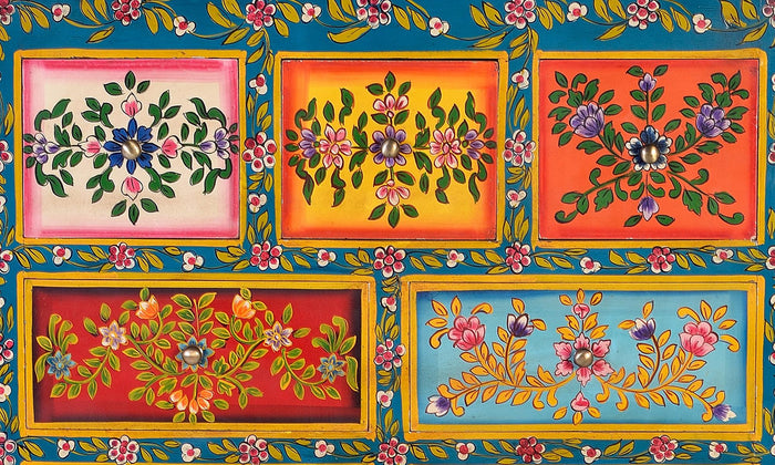 comodino alto a 7 cassetti  in massello di mango dipinto a mano