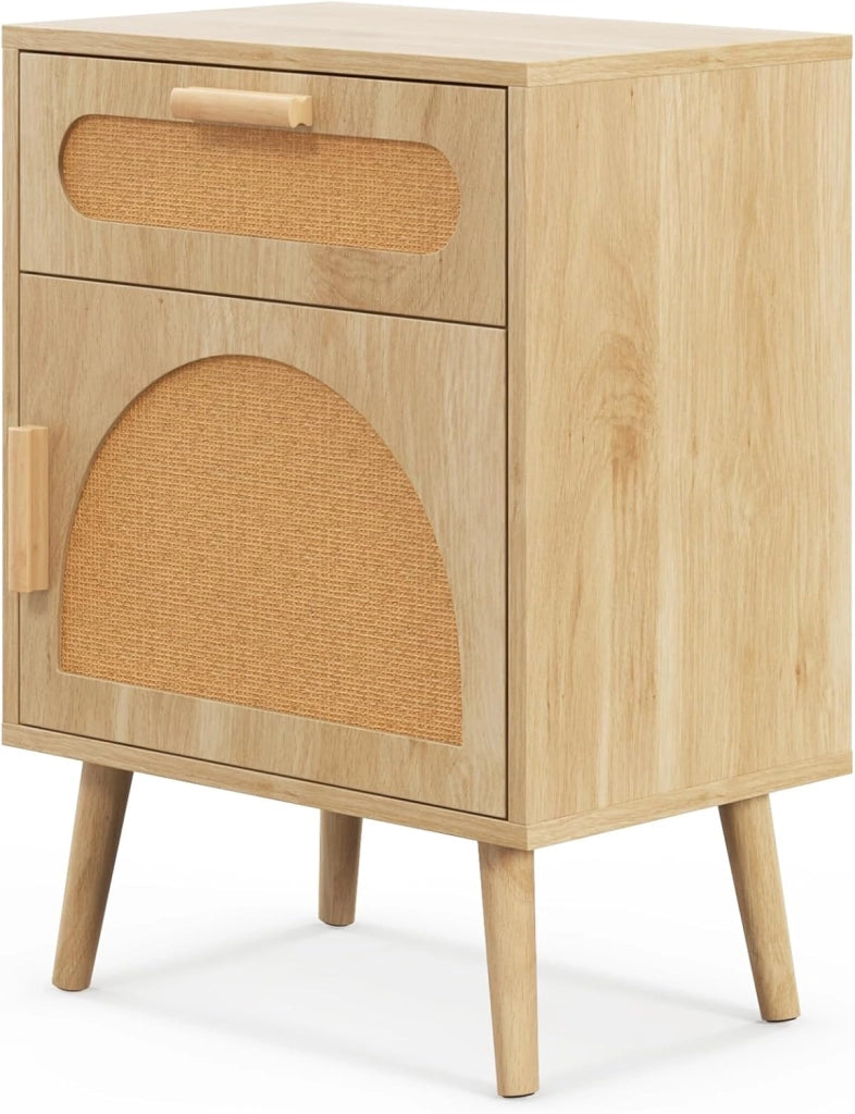 Comodino in Rattan, Tavolo Laterale in Stile Boho con Cassetto e Armadietto, Comodino con Gambe in Legno Massello, Dispositivo Anti-Ribaltamento, per Camera da Letto e Soggiorno, Naturale