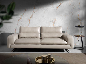 Divano a 3 posti in pelle e gambe in acciaio nero