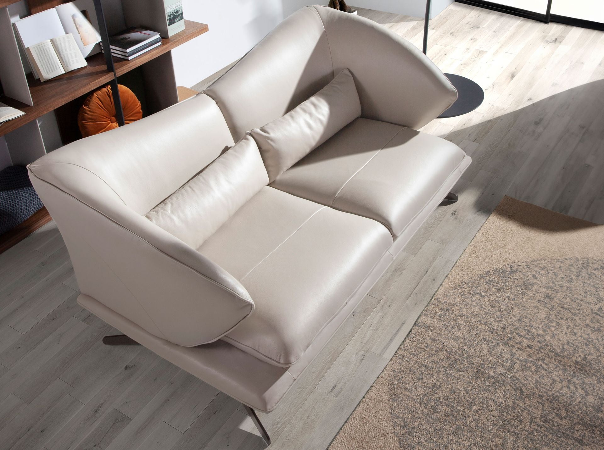 Divano a 2 posti in pelle grigio taupe