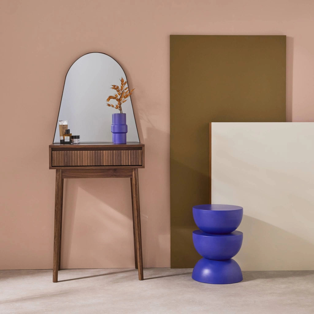 Toeletta trucco decorato in legno, specchio rotondo e 1 cassetto,