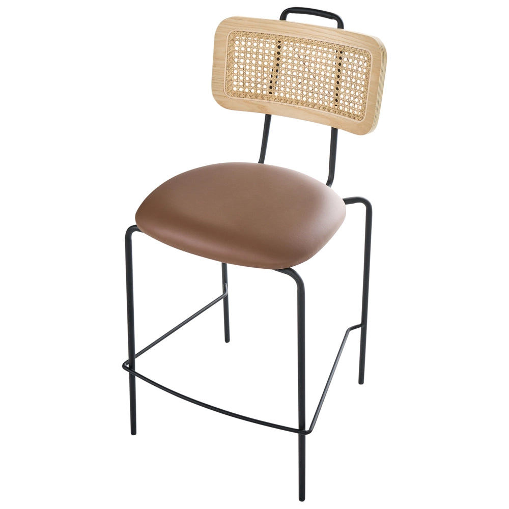 Set di 2 sedie da bar con seduta in ecopelle marrone schienale in rattan gambe in ferro senza braccioli cappucci protettivi design boho moderno